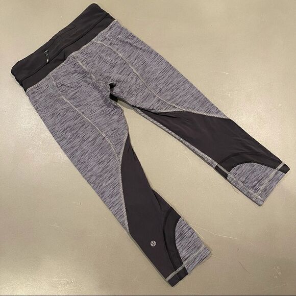Lululemon Black/Grey Striped Cropped Leggings Size 4 - Picture 3 of 8